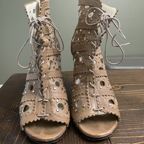 Stuart Weitzman Dove Leather Silver Studded Lace Up Open Toe Booties 7.5M - Picture 10 of 12
